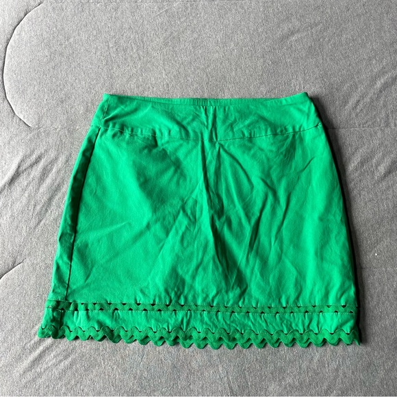 crown & ivy Dresses & Skirts - Crown & Ivy Green‎ Skirt With Scalloped Hem